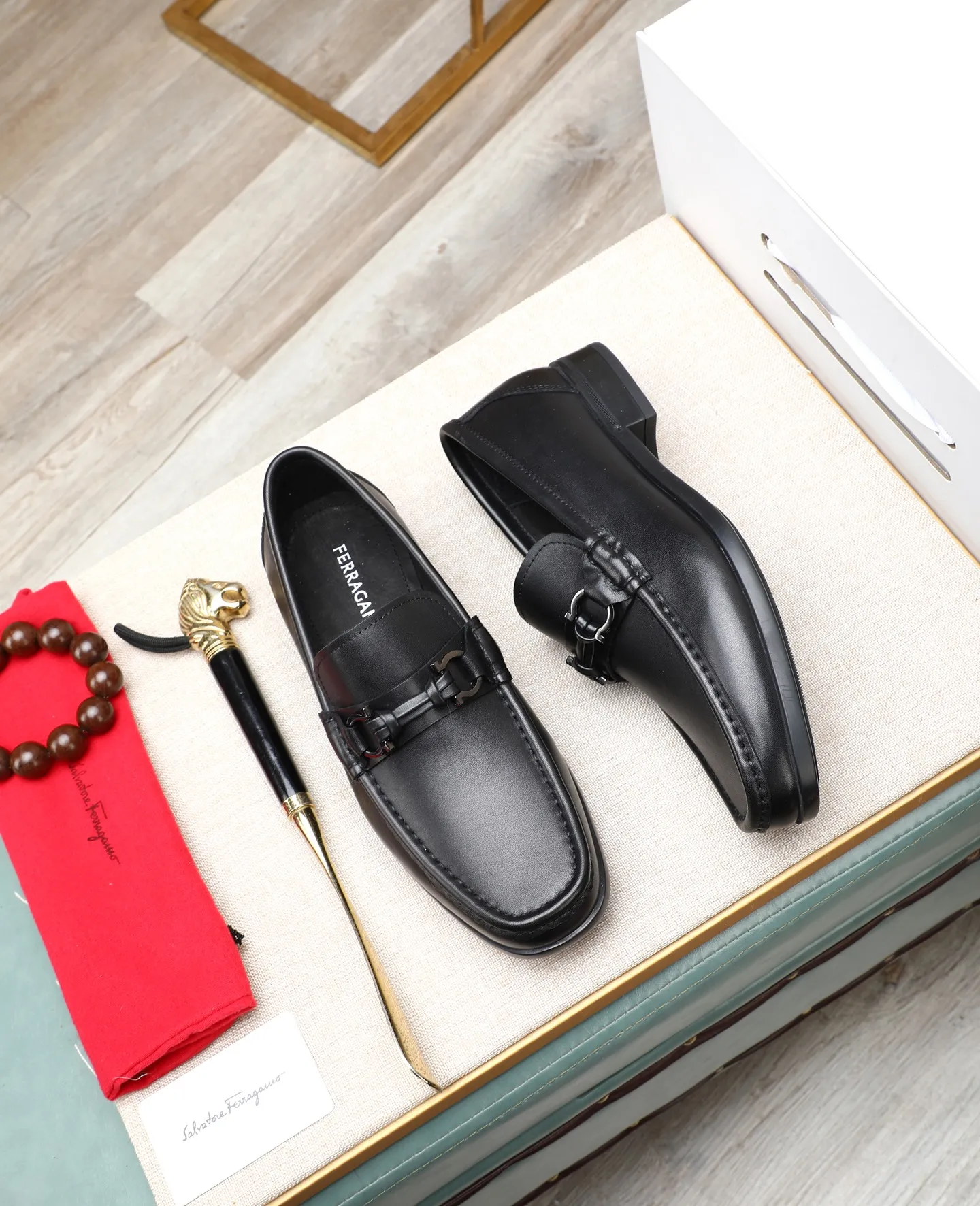 Men's clothing and shoes 💰700📛📛High-end goods! Salvatore Ferragamo is the world's top luxury footwear brand. It comes from Italy, the kingdom of fashion. It is famous all over the world for its traditional handmade design and novel styles... 🚶🏻🚶🏻 Top-quality suit shoes are sold simultaneously at the counter. This style is purely handmade. The fabric is imported Italian calfskin➕soft water-dyed cowhide lining. Specially available with original deep rubber outsole🌀🌀Size: 38➖44